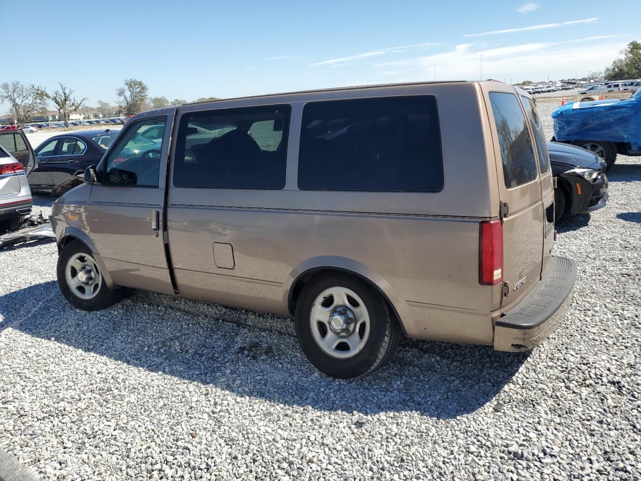 2004 Chevrolet Astro VIN 1GNDM19X64B117322 Copart auction photo, front end / undercarriage damage thumbnail 2