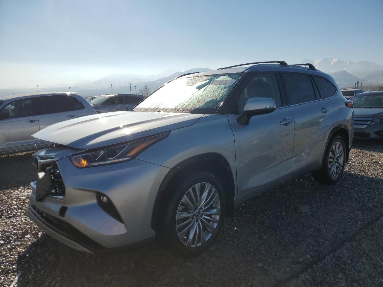 2022 Toyota Highlander VIN 5TDEBRCH4NS090490