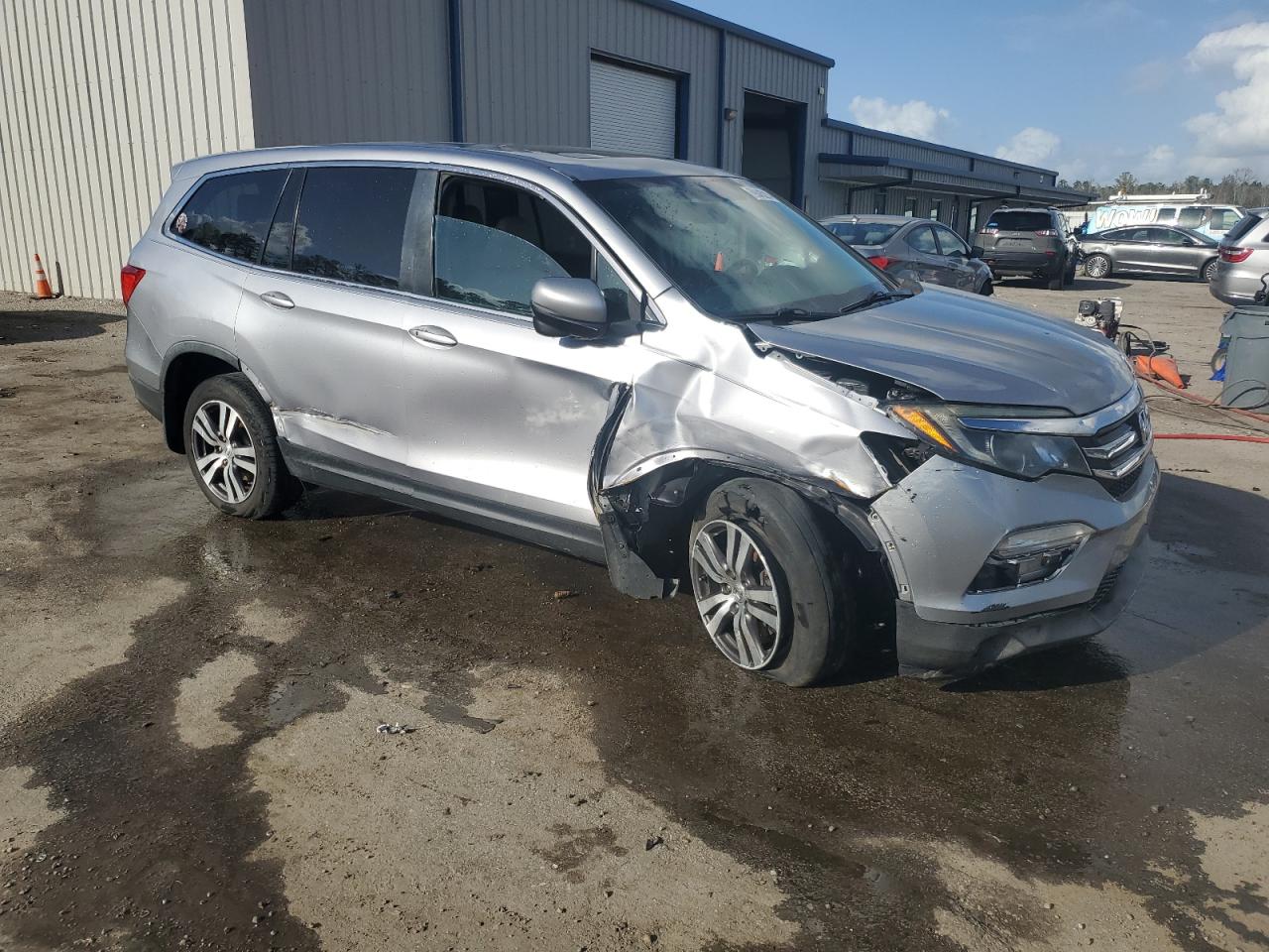 2017 Honda Pilot VIN 5FNYF5H57HB030818 Copart auction photo, side / front end damage thumbnail 4