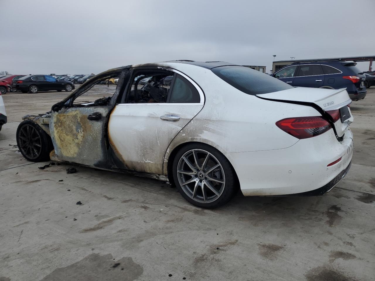 2022 Mercedes-Benz E-klasse VIN W1KZF8DB7NB065011 Copart auction photo, burn damage thumbnail 2