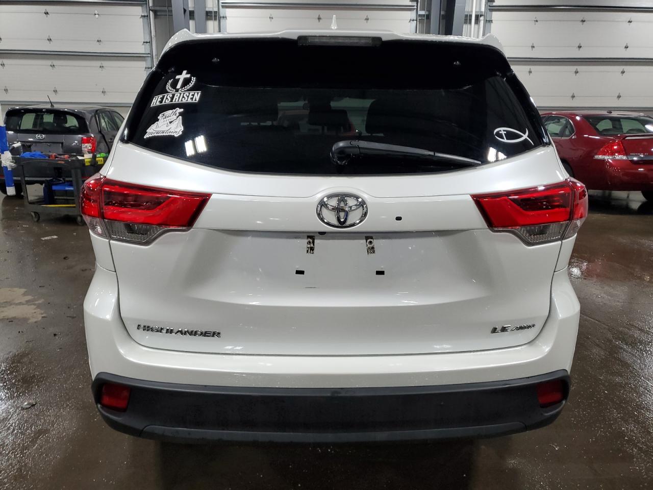 2018 Toyota Highlander VIN 5TDBZRFH1JS852825 Copart auction photo, front end / side damage thumbnail 6