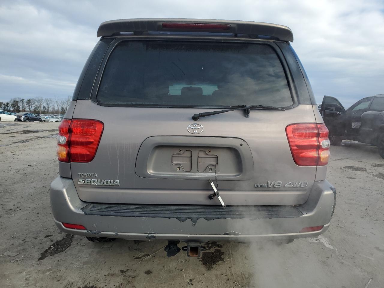 2002 Toyota Sequoia VIN 5TDBT48A82S079485 Copart auction photo, minor dent/scratches damage thumbnail 6