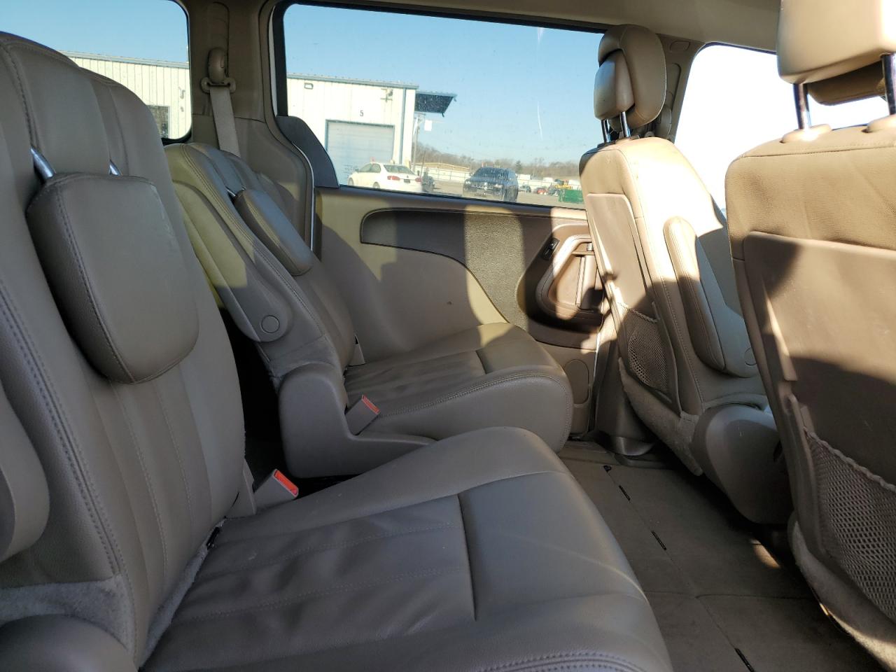 2016 Chrysler Town & Country VIN 2C4RC1BGXGR185995 Copart auction photo, front end / side damage thumbnail 11