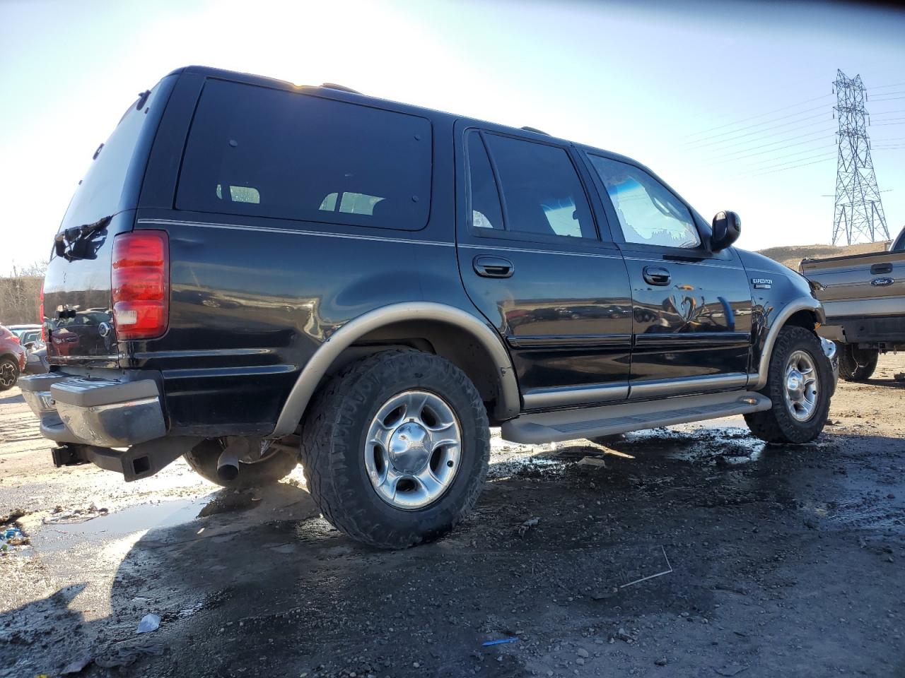 2002 Ford Expedition VIN 1FMPU18L92LA45412 Copart auction photo, front end / side damage thumbnail 3
