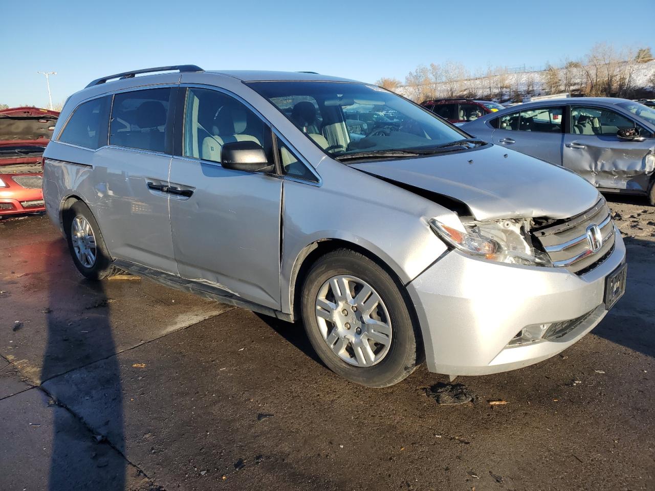 2013 Honda Odyssey VIN 5FNRL5H28DB075571 Copart auction photo, side / front end damage thumbnail 4