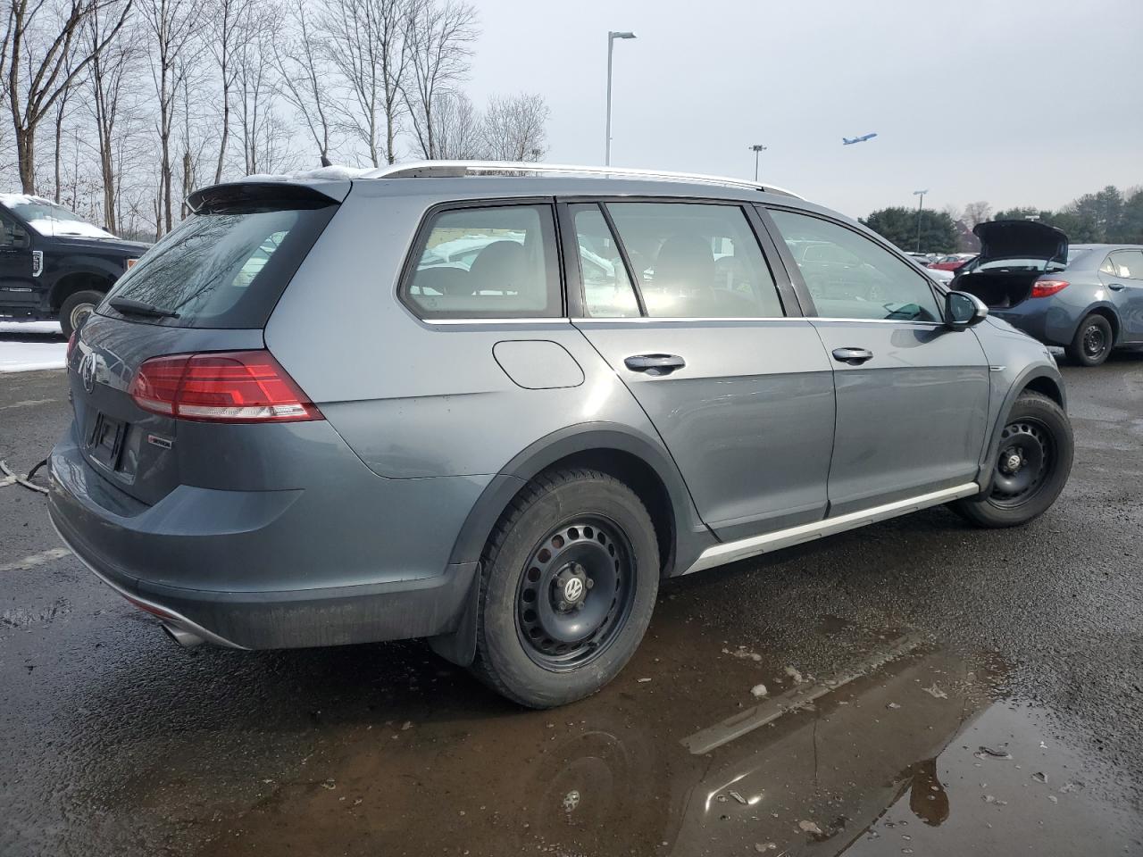 2019 Volkswagen Golf VIN 3VWM17AU0KM502805 Copart auction photo, front end / minor dent/scratches damage thumbnail 3