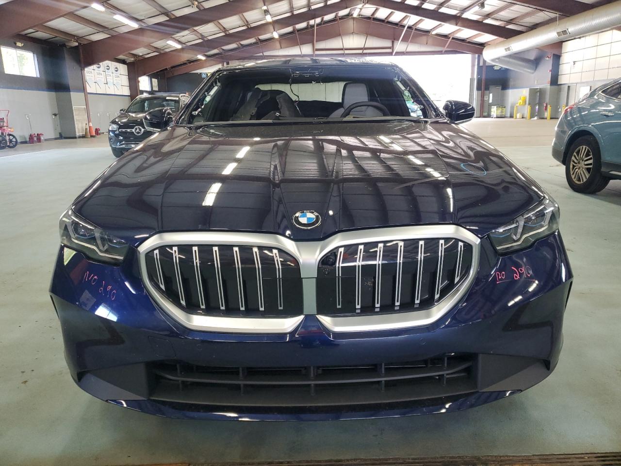 2024 BMW 5er VIN WBA63FJ00RCS09508 Copart auction photo, vandalism / stripped damage thumbnail 5