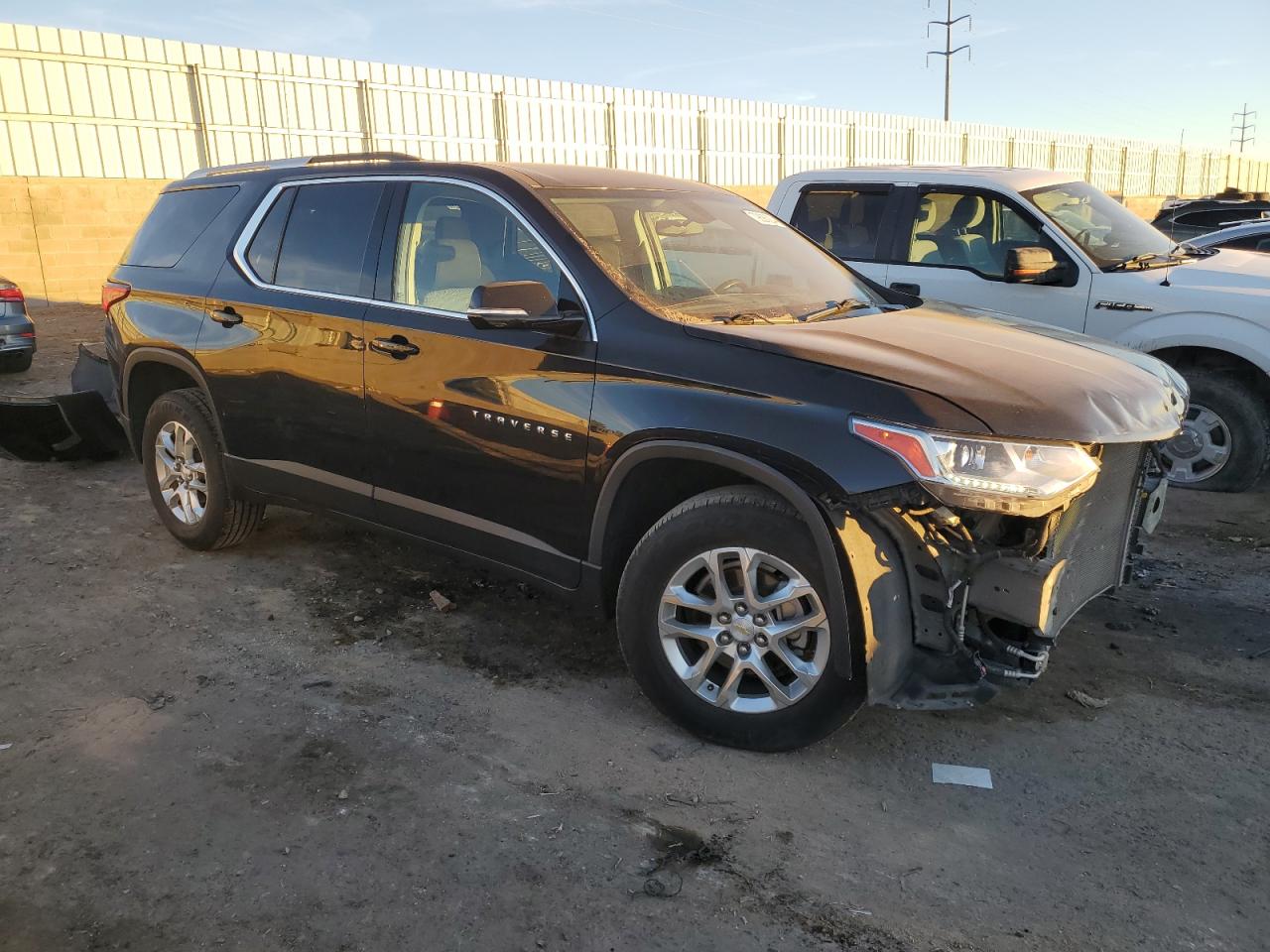 2018 Chevrolet Traverse VIN 1GNERGKW1JJ217503 Copart auction photo, front end damage thumbnail 4