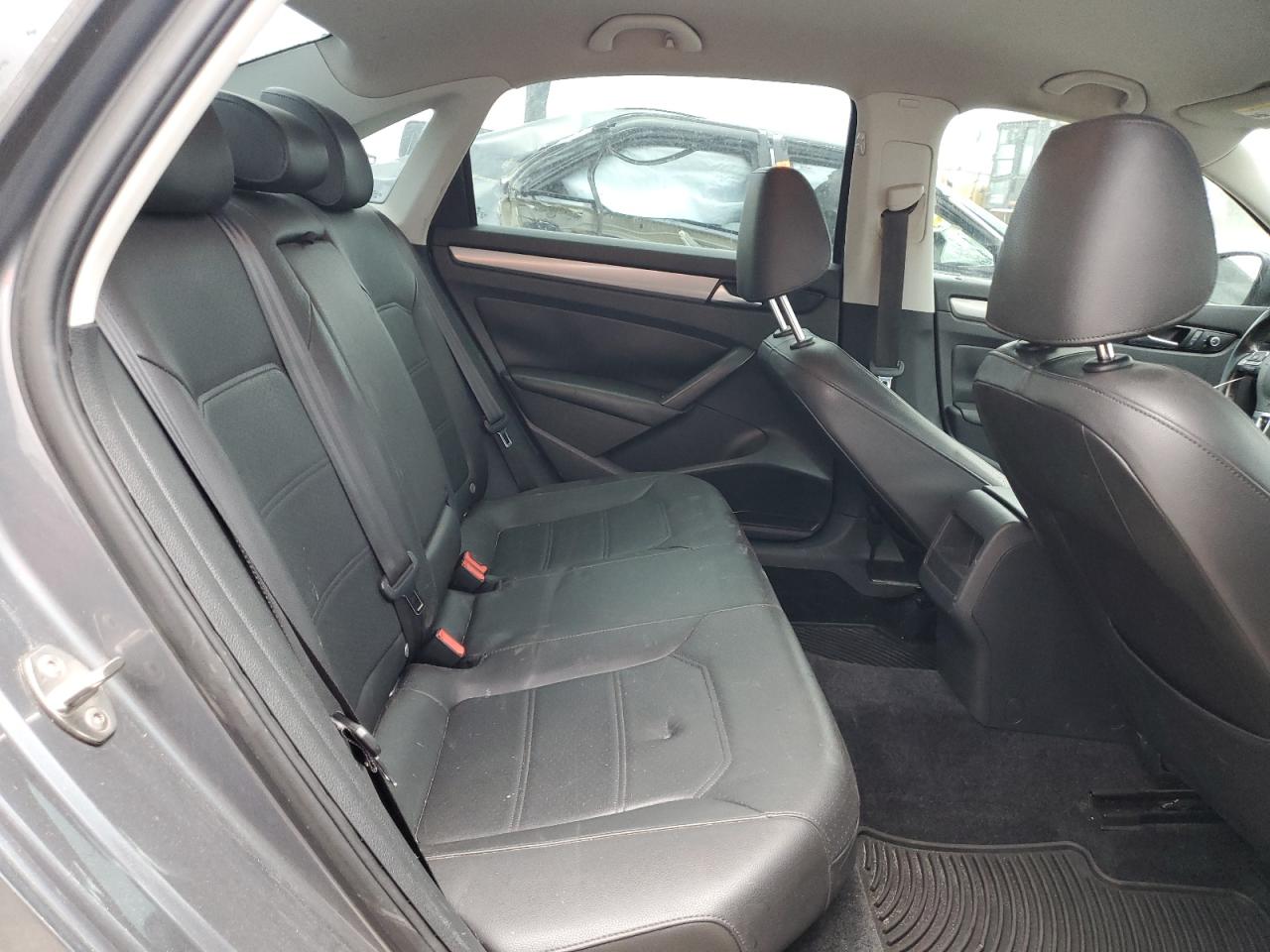 2015 Volkswagen Passat VIN 1VWAT7A37FC103188 Copart auction photo, front end damage thumbnail 10