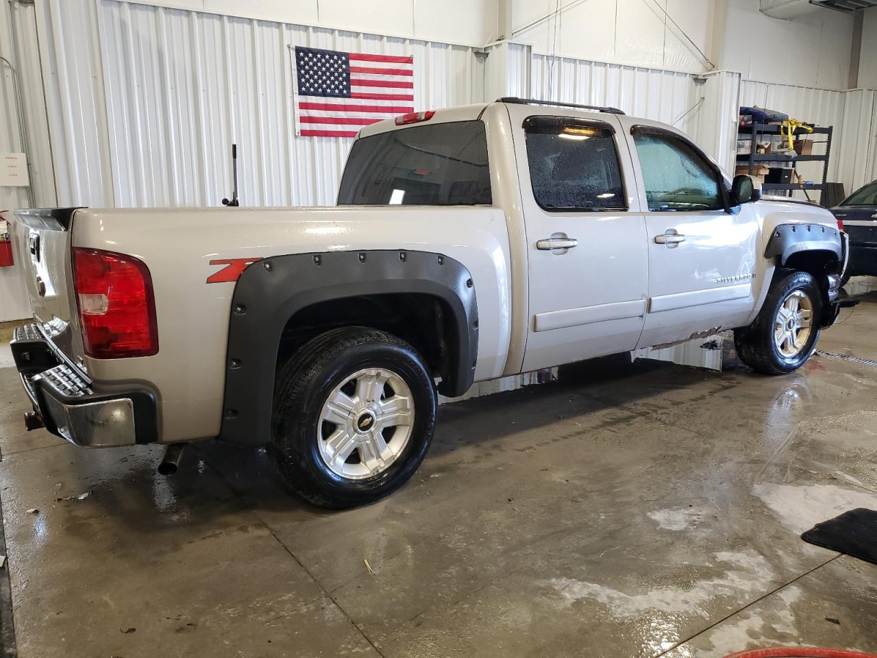 2007 Chevrolet Silverado VIN 2GCEK13MX71672361 Copart auction photo, front end damage thumbnail 3