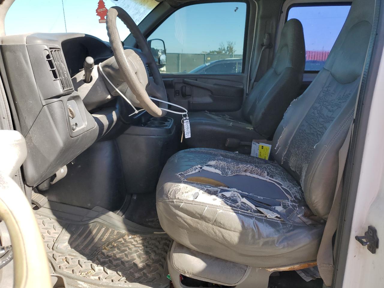 2003 Chevrolet Express VIN 1GCFG15X031106612 Copart auction photo, front end damage thumbnail 7