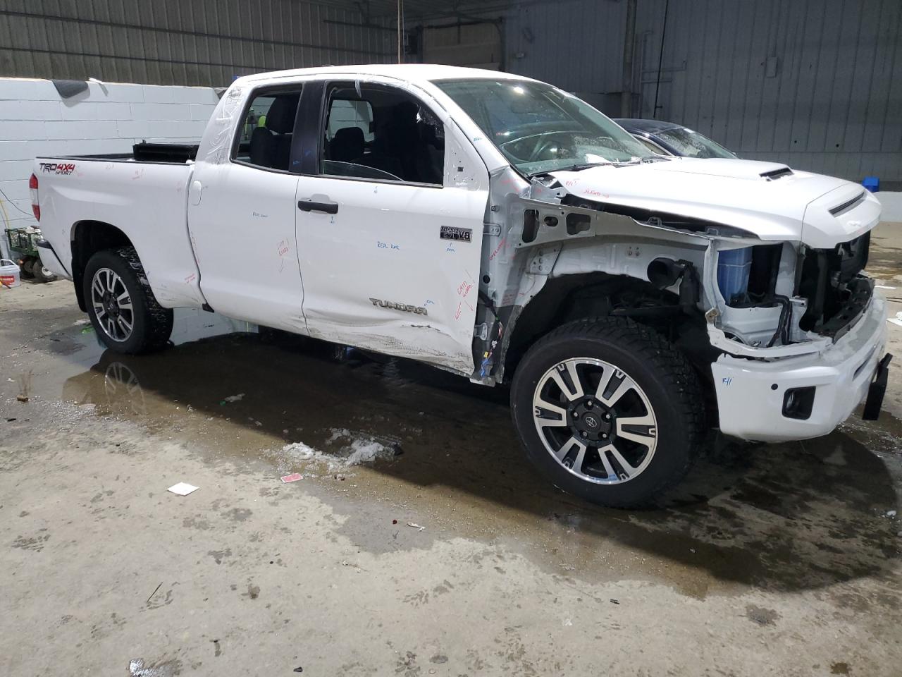 2021 Toyota Tundra VIN 5TFUY5F1XMX047685 Copart auction photo, all over / minor dent/scratches damage thumbnail 4