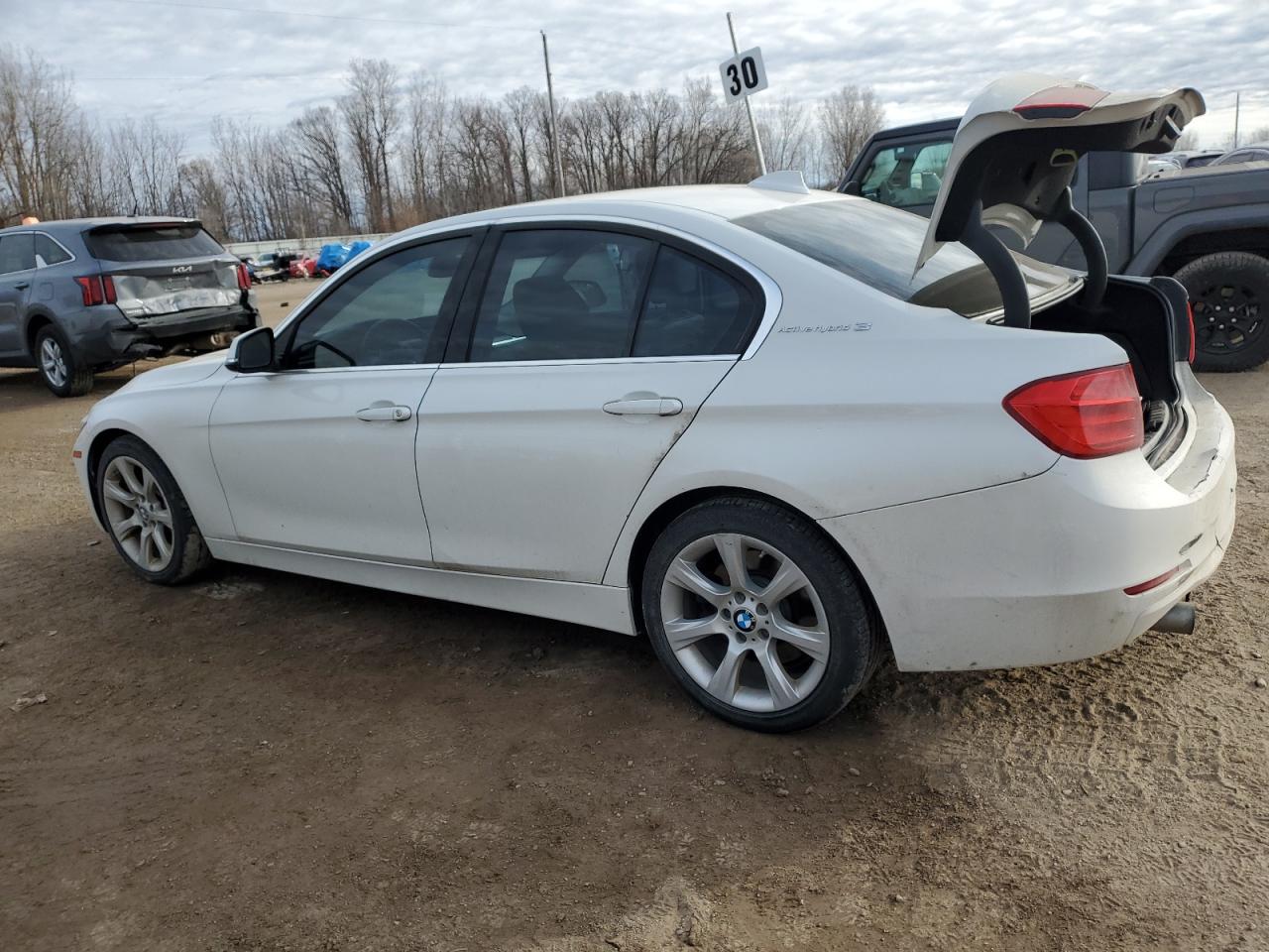 2013 BMW 1er VIN WBA3F9C57DF145477 Copart auction photo, rear end / missing/altered vin damage thumbnail 2