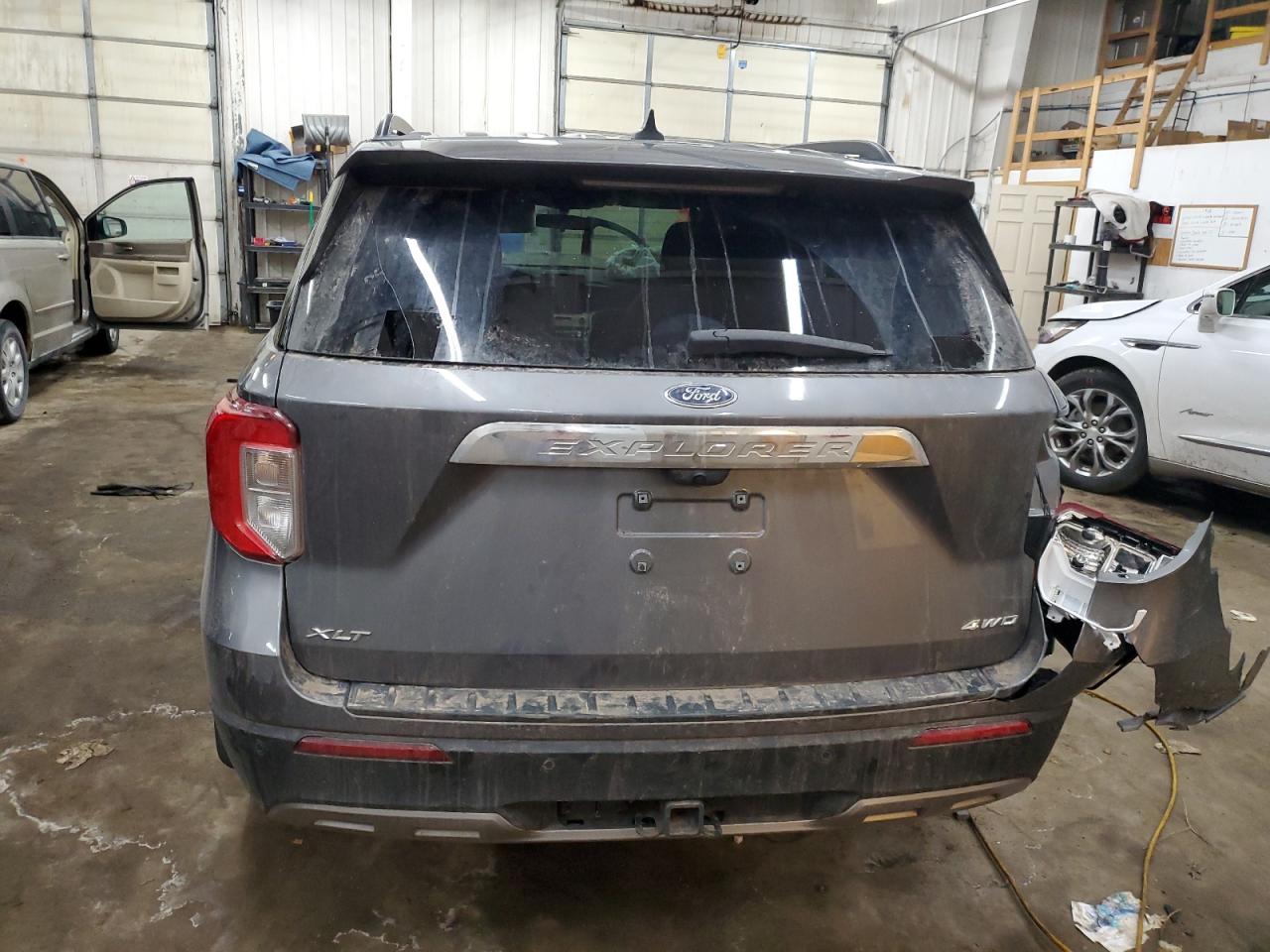 2022 Ford Explorer VIN 1FMSK8DH7NGA22962 Copart auction photo, all over damage thumbnail 6