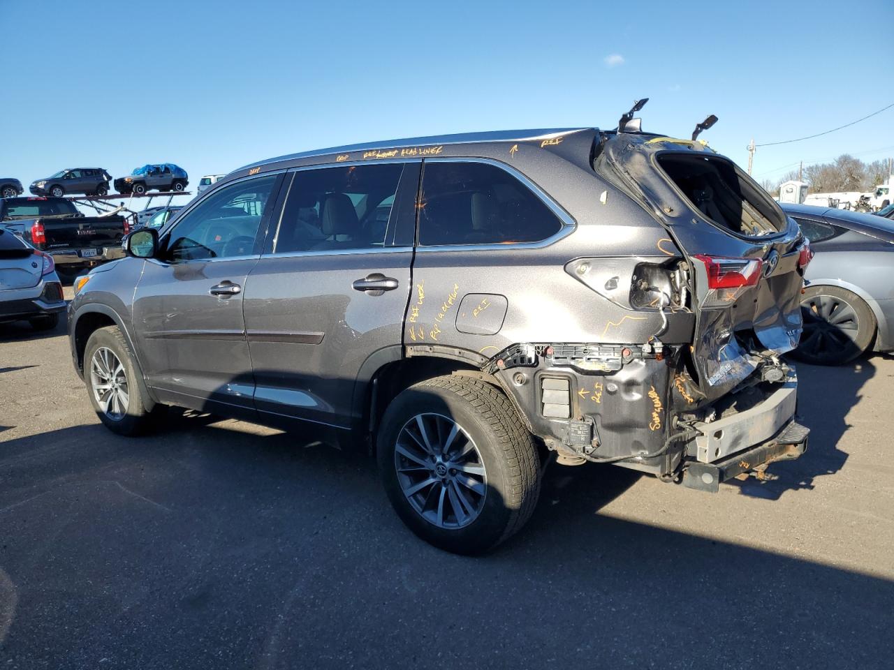 2017 Toyota Highlander VIN 5TDJZRFH0HS520848 Copart auction photo, rear end damage thumbnail 2
