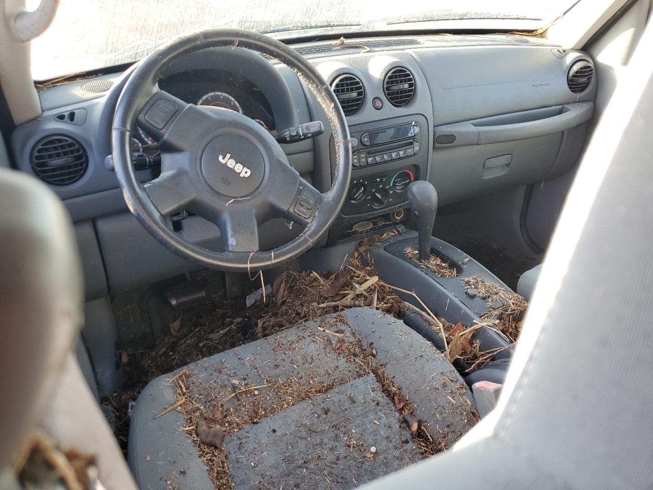 2005 Jeep Liberty (North America) VIN 1J4GK48K05W524639 Copart auction photo, water/flood damage thumbnail 8