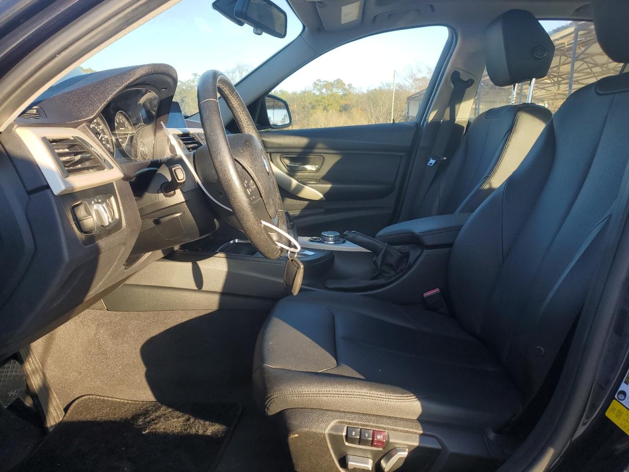2017 BMW 3er VIN WBA8E1G59HNU14191 Copart auction photo, front end / minor dent/scratches damage thumbnail 7
