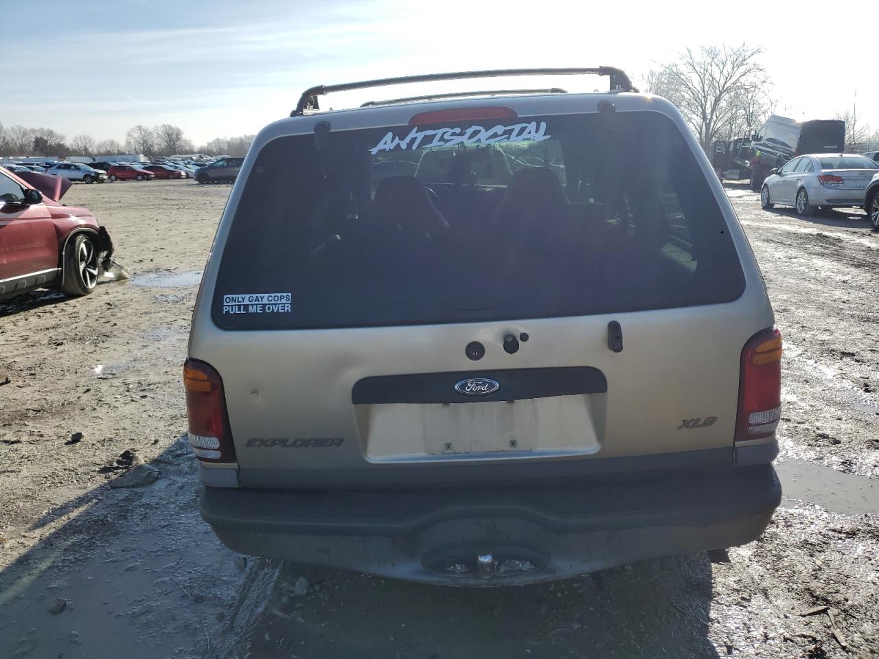 2000 Ford Explorer VIN 1FMZU72XXYUB16563 Copart auction photo, side / minor dent/scratches damage thumbnail 6