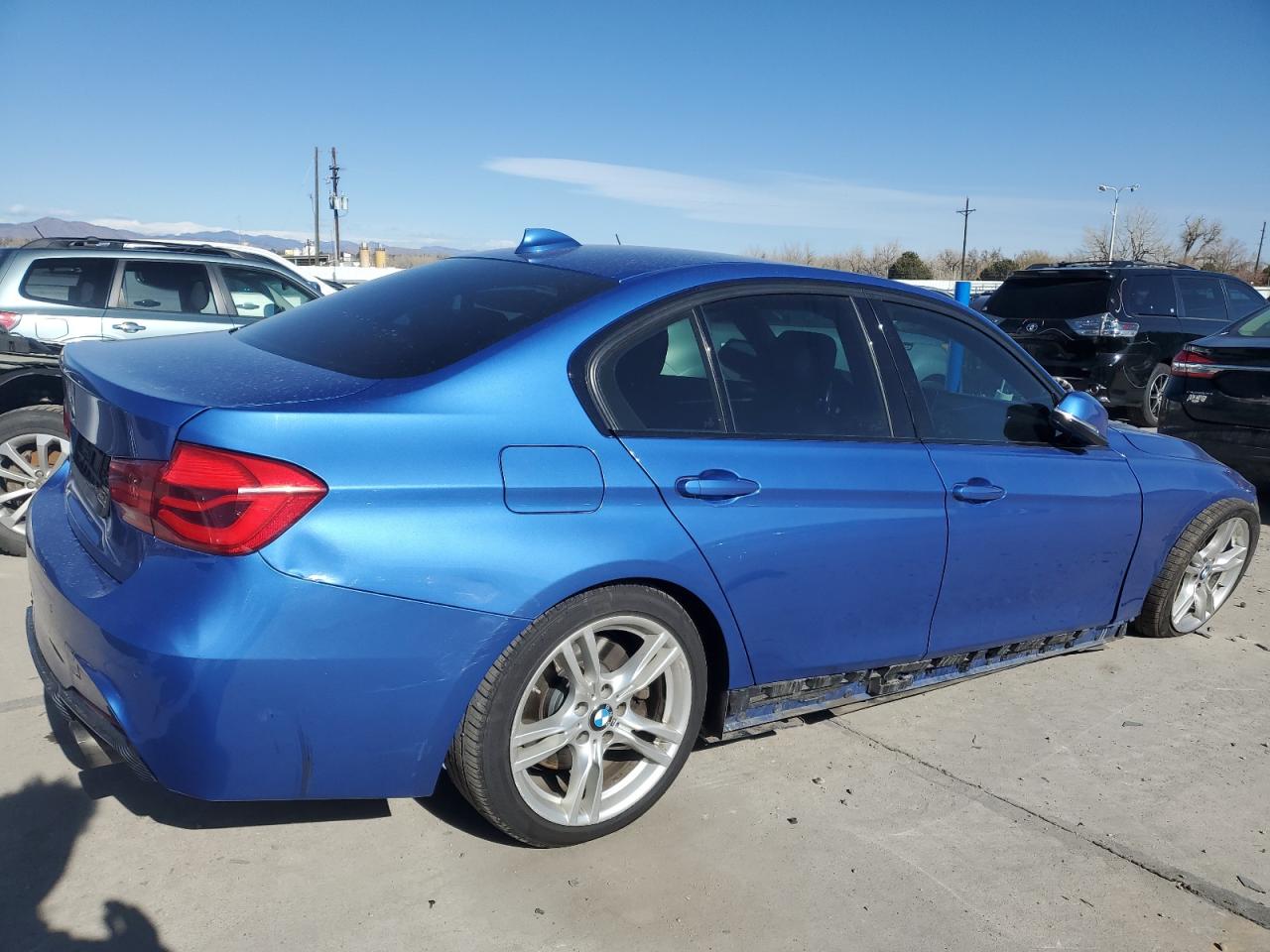 2018 BMW 3er VIN WBA8D9C53JA614388 Copart auction photo, front end / side damage thumbnail 3