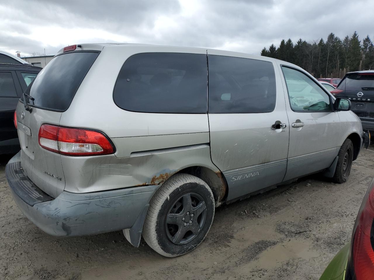 2002 Toyota Sienna VIN 4T3ZF19C42U427138 Copart auction photo, front end / side damage thumbnail 3