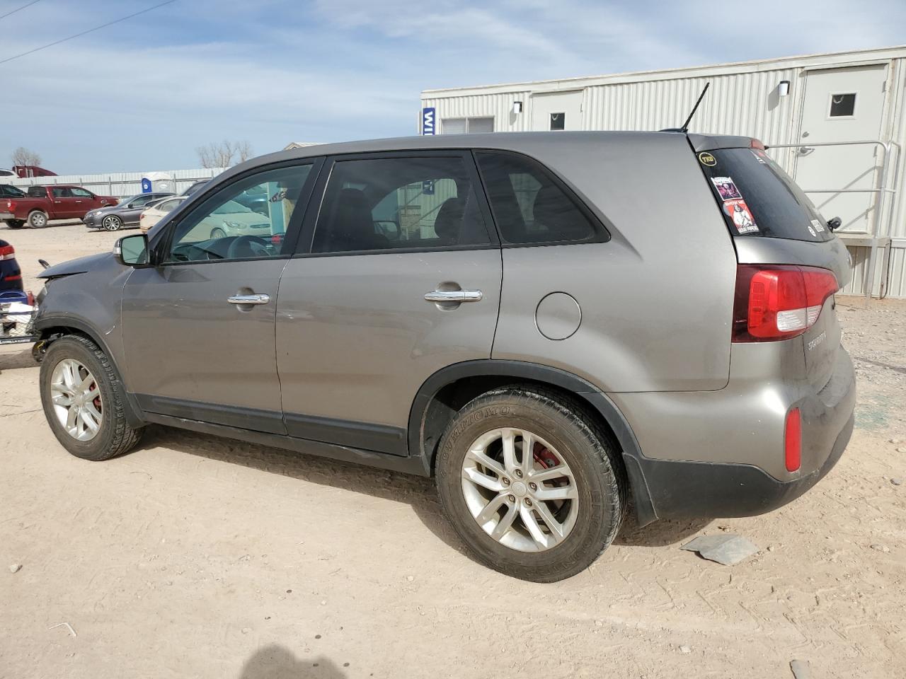 2015 KIA Sorento VIN 5XYKT3A65FG624710 Copart auction photo, front end / side damage thumbnail 2