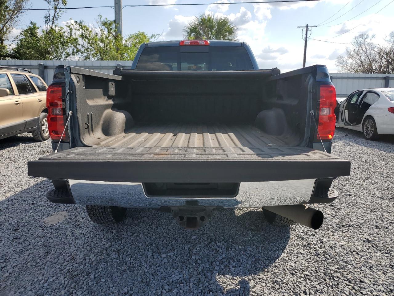 2015 Chevrolet Silverado VIN 1GC2KWE88FZ125840 Copart auction photo, front end / side damage thumbnail 6