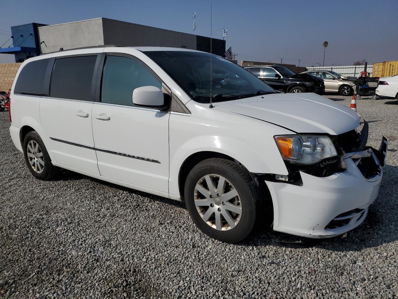 2015 Chrysler Town & Country VIN 2C4RC1BG9FR644349 Copart auction photo, front end / side damage thumbnail 4