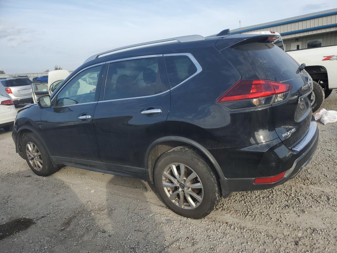 2018 Nissan Rogue VIN KNMAT2MV8JP538208 Copart auction photo, front end damage thumbnail 2