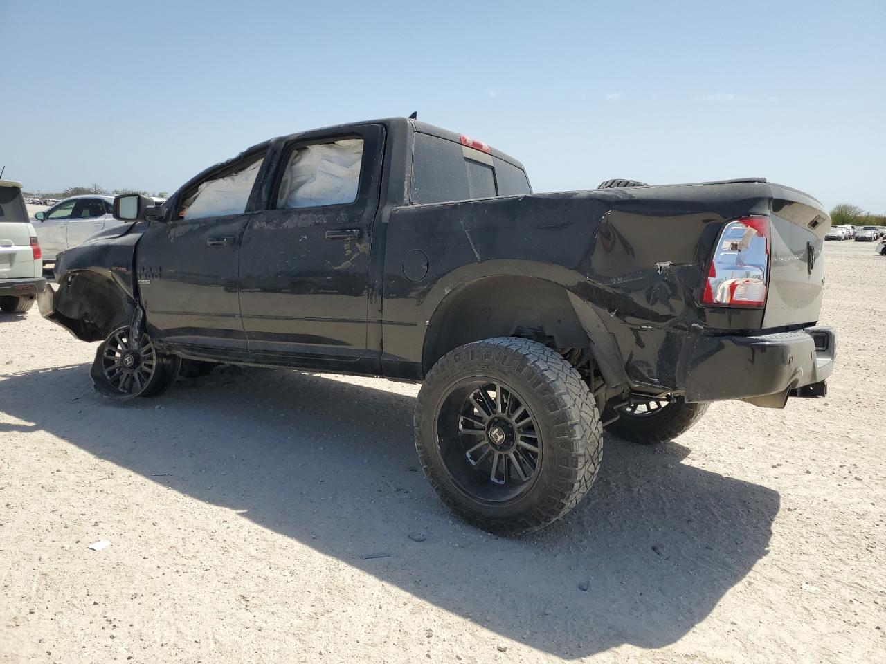 2019 RAM 1500 VIN 1C6RR7LT6KS569767 Copart auction photo, rollover / undercarriage damage thumbnail 2