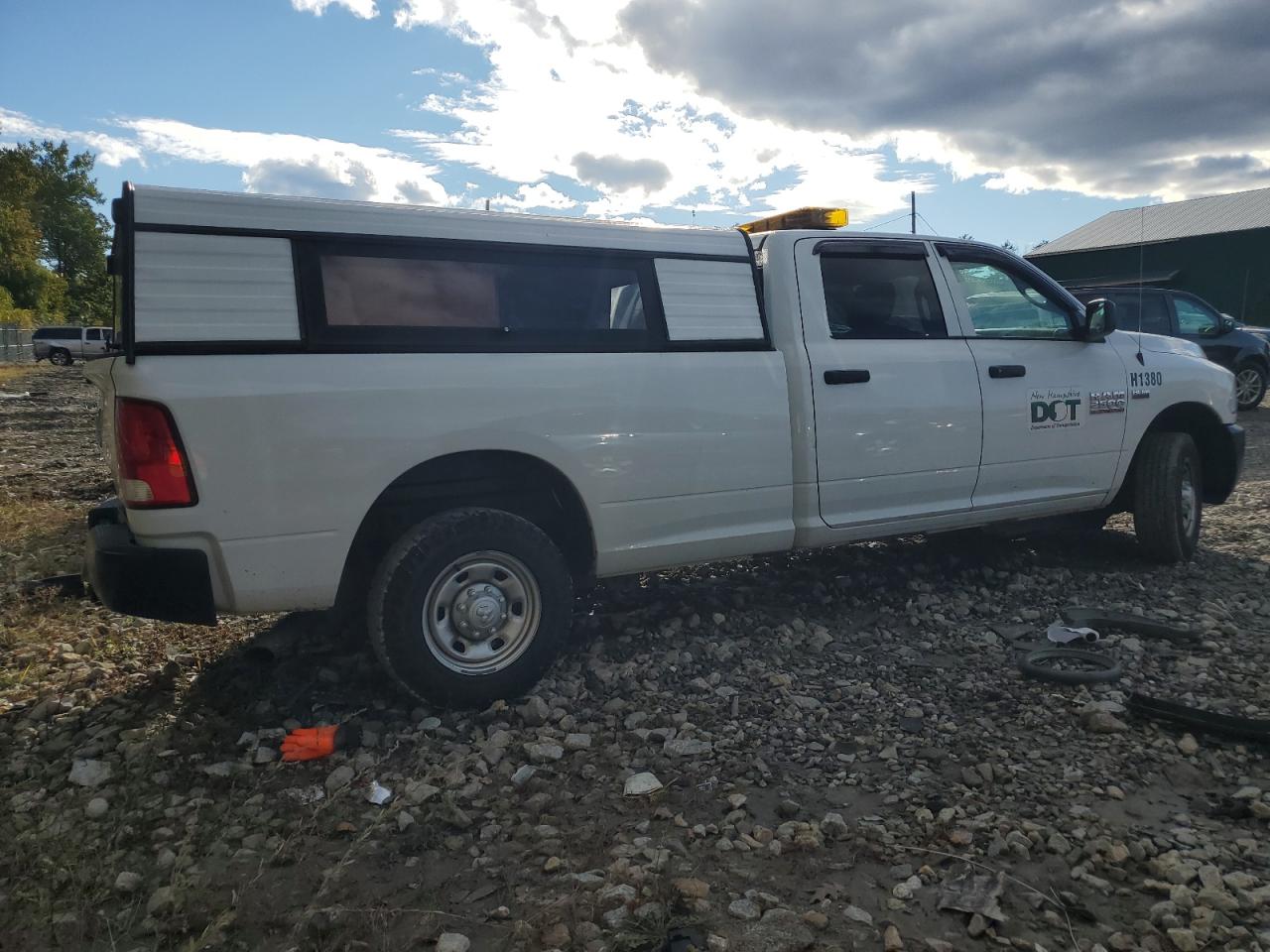2017 RAM 2500 VIN 3C6UR4HJ2HG779167 Copart auction photo, front end / rear end damage thumbnail 3