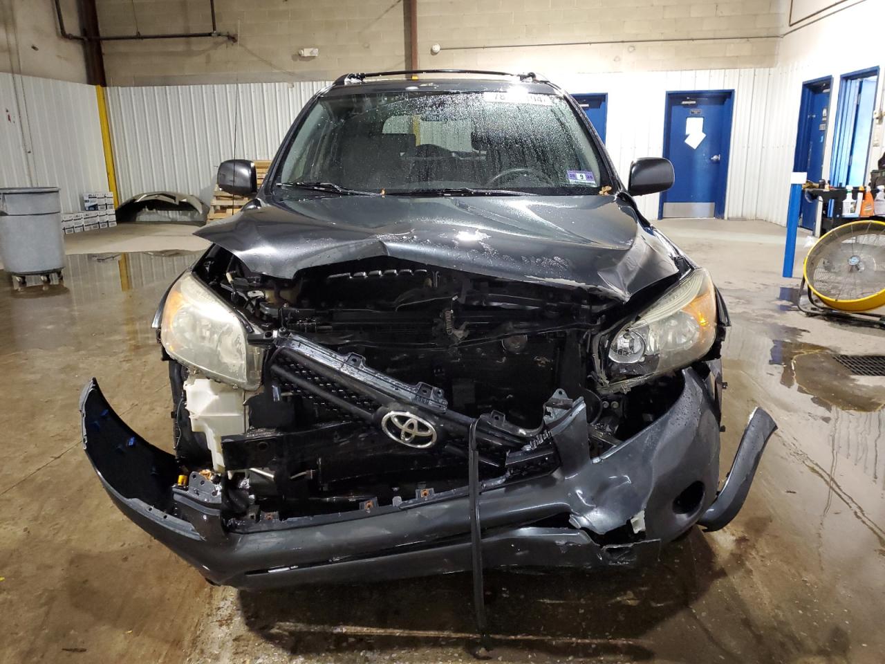 2007 Toyota RAV 4 VIN JTMBK32V476020367 Copart auction photo, front end damage thumbnail 5