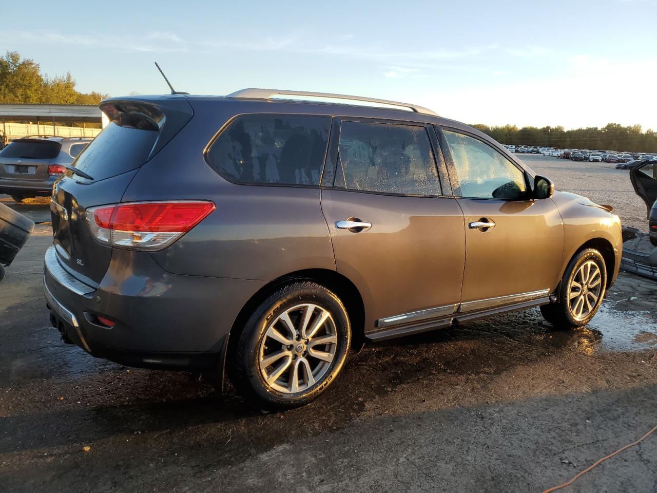 2014 Nissan Pathfinder VIN 5N1AR2MN5EC685562 Copart auction photo, front end damage thumbnail 3