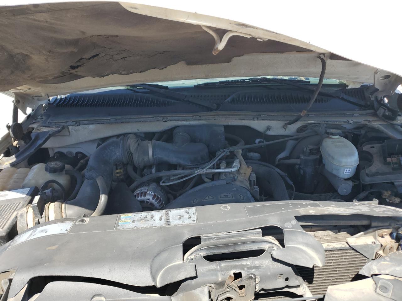 2003 Chevrolet Silverado VIN 1GCEC14X53Z293212 Copart auction photo, front end / minor dent/scratches damage thumbnail 11