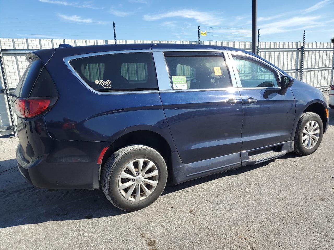 2018 Chrysler Pacifica VIN 2C4RC1FG8JR183292 Copart auction photo, biohazard/chemical damage thumbnail 3