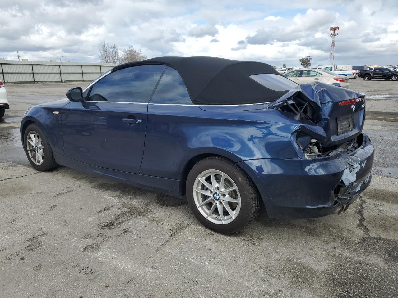 2011 BMW 1er VIN WBAUN1C57BVH83615 Copart auction photo, rear end damage thumbnail 2