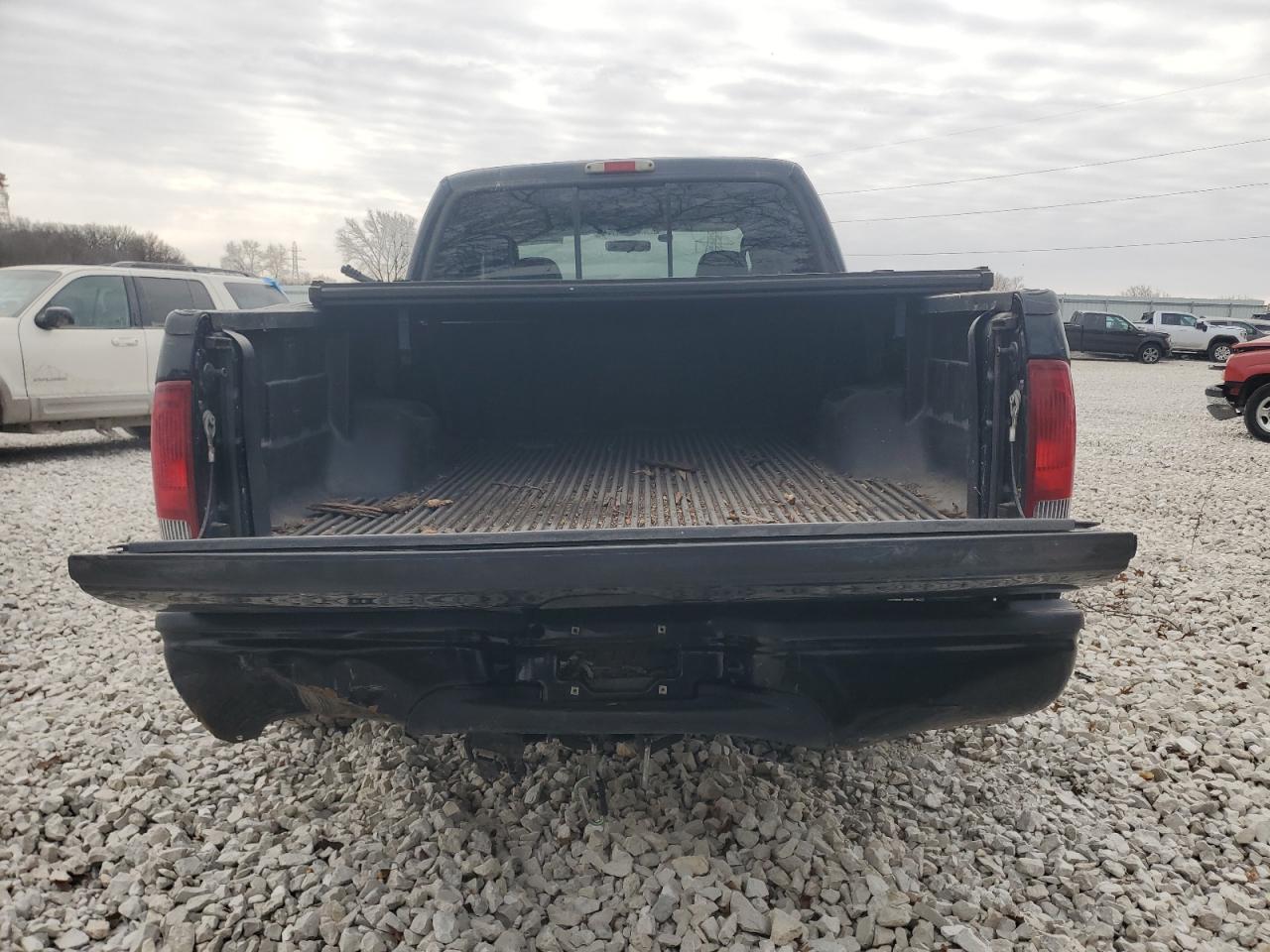 2003 Ford F250 VIN 1FTNW21P03ED08188 Copart auction photo, rear end damage thumbnail 6