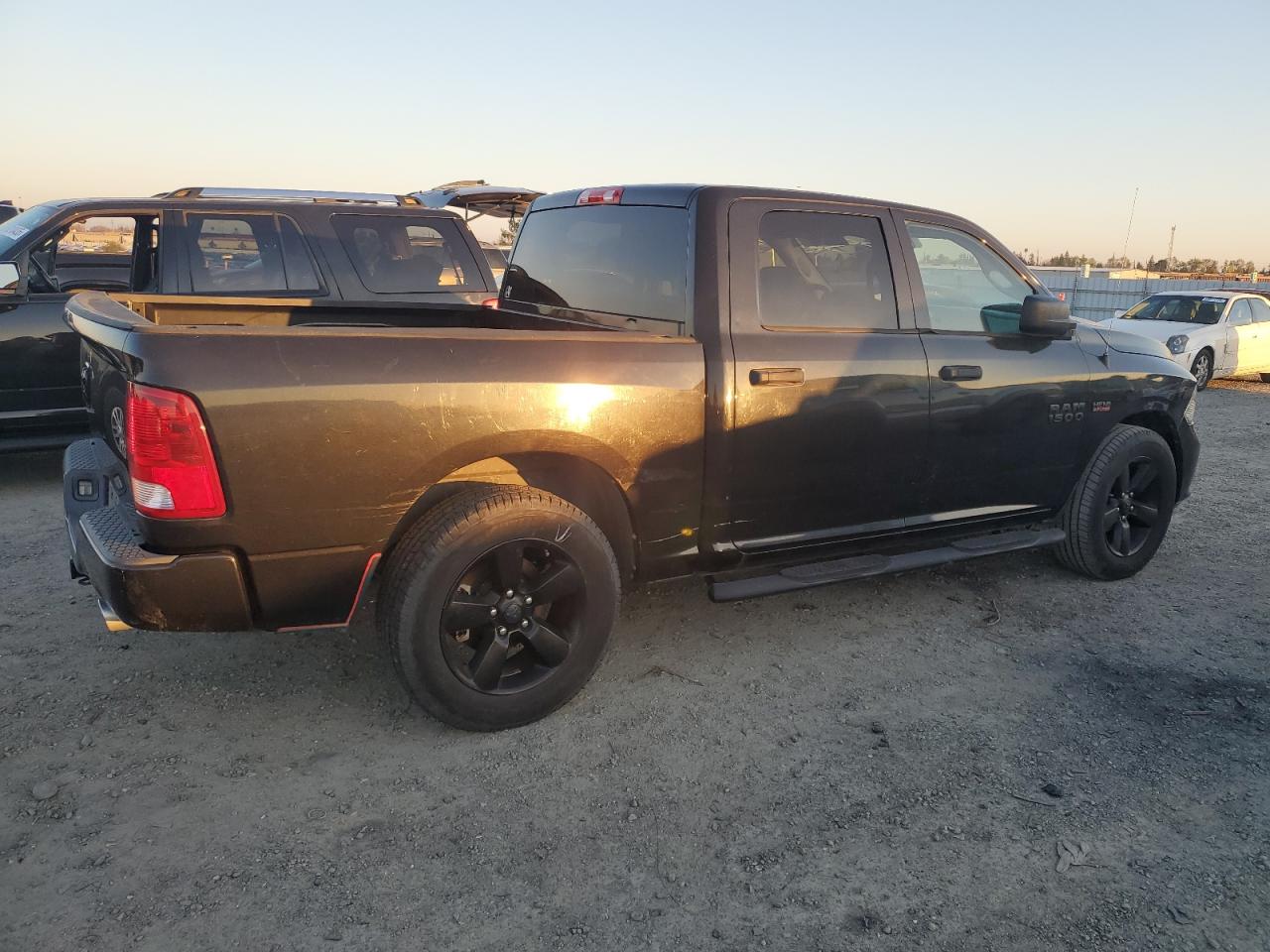 2016 RAM 1500 VIN 3C6RR6KT0GG197918 Copart auction photo, minor dent/scratches damage thumbnail 3