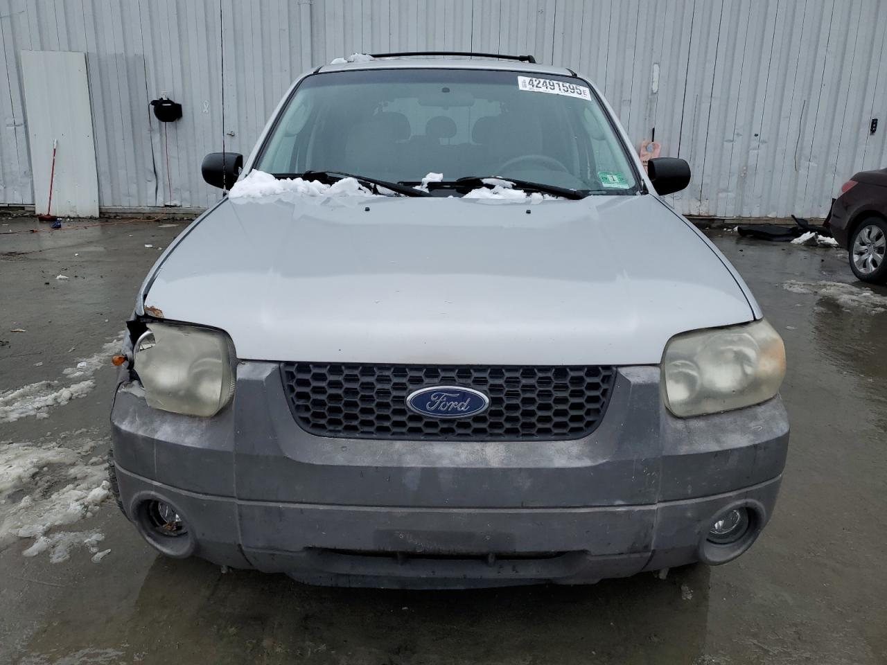 2005 Ford Escape VIN 1FMYU93135KA51175 Copart auction photo, front end damage thumbnail 5