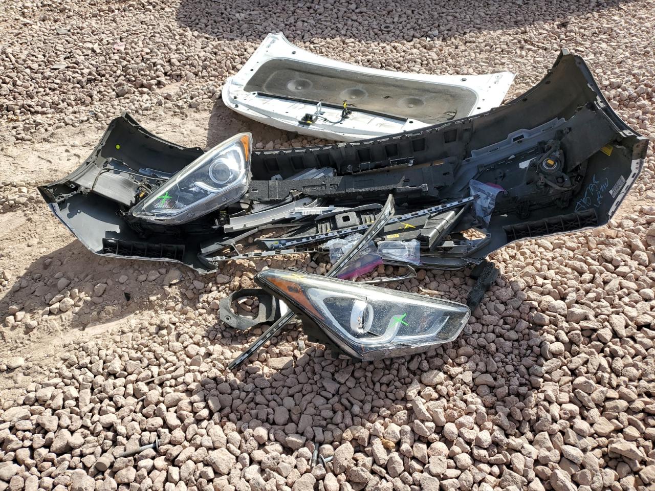 2017 Hyundai Santa Fe VIN 5XYZW4LA1HG415738 Copart auction photo, front end / side damage thumbnail 15