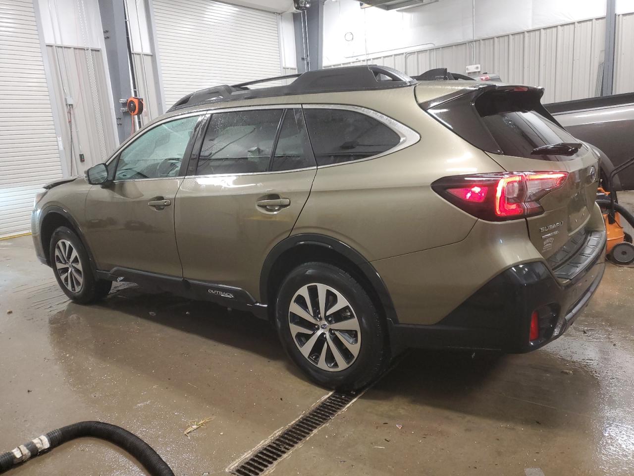 2020 Subaru Outback VIN 4S4BTAEC5L3185833 Copart auction photo, front end damage thumbnail 2