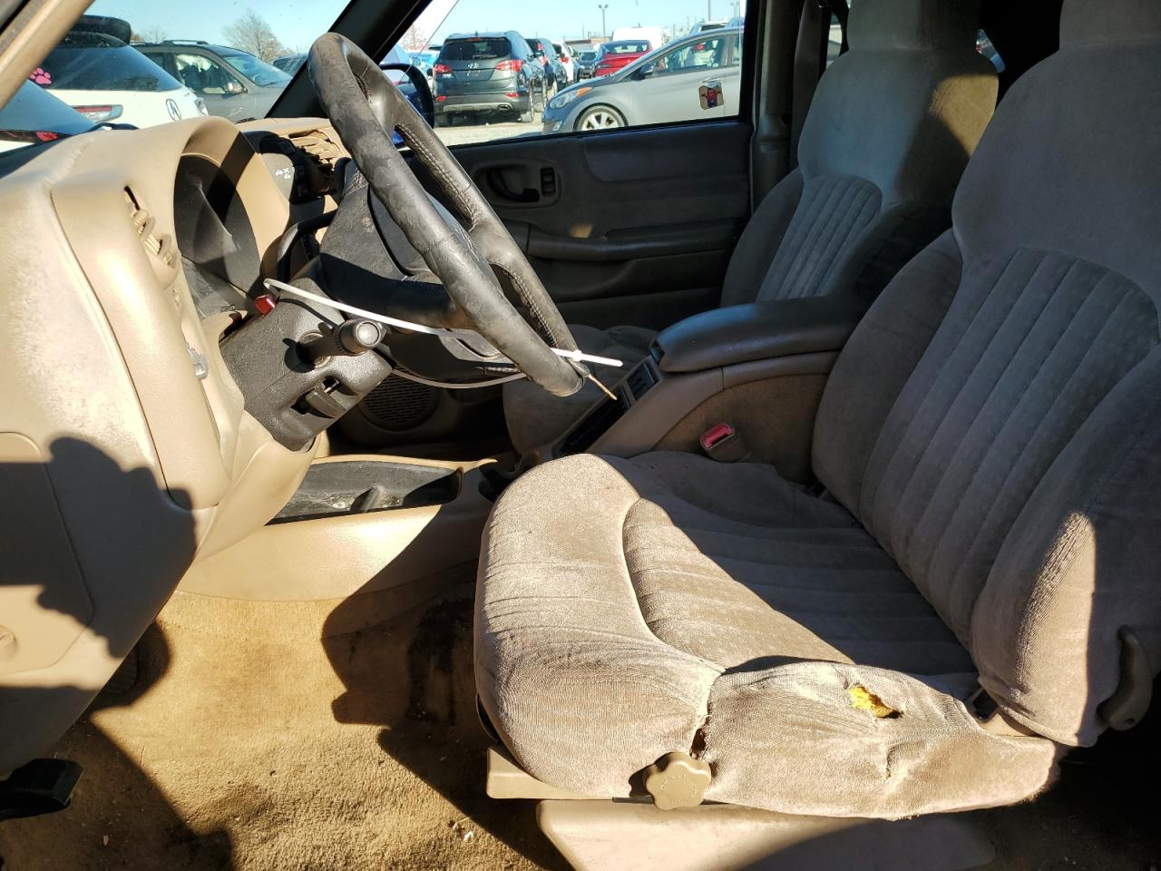 1999 Chevrolet Blazer VIN 1GNCT18W1XK140616 Copart auction photo, side / minor dent/scratches damage thumbnail 7