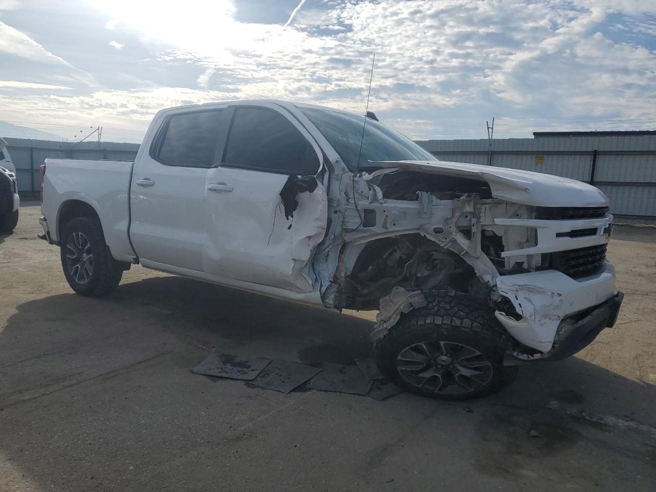 2021 Chevrolet Silverado VIN 3GCUYEET8MG143659 Copart auction photo, front end / side damage thumbnail 4