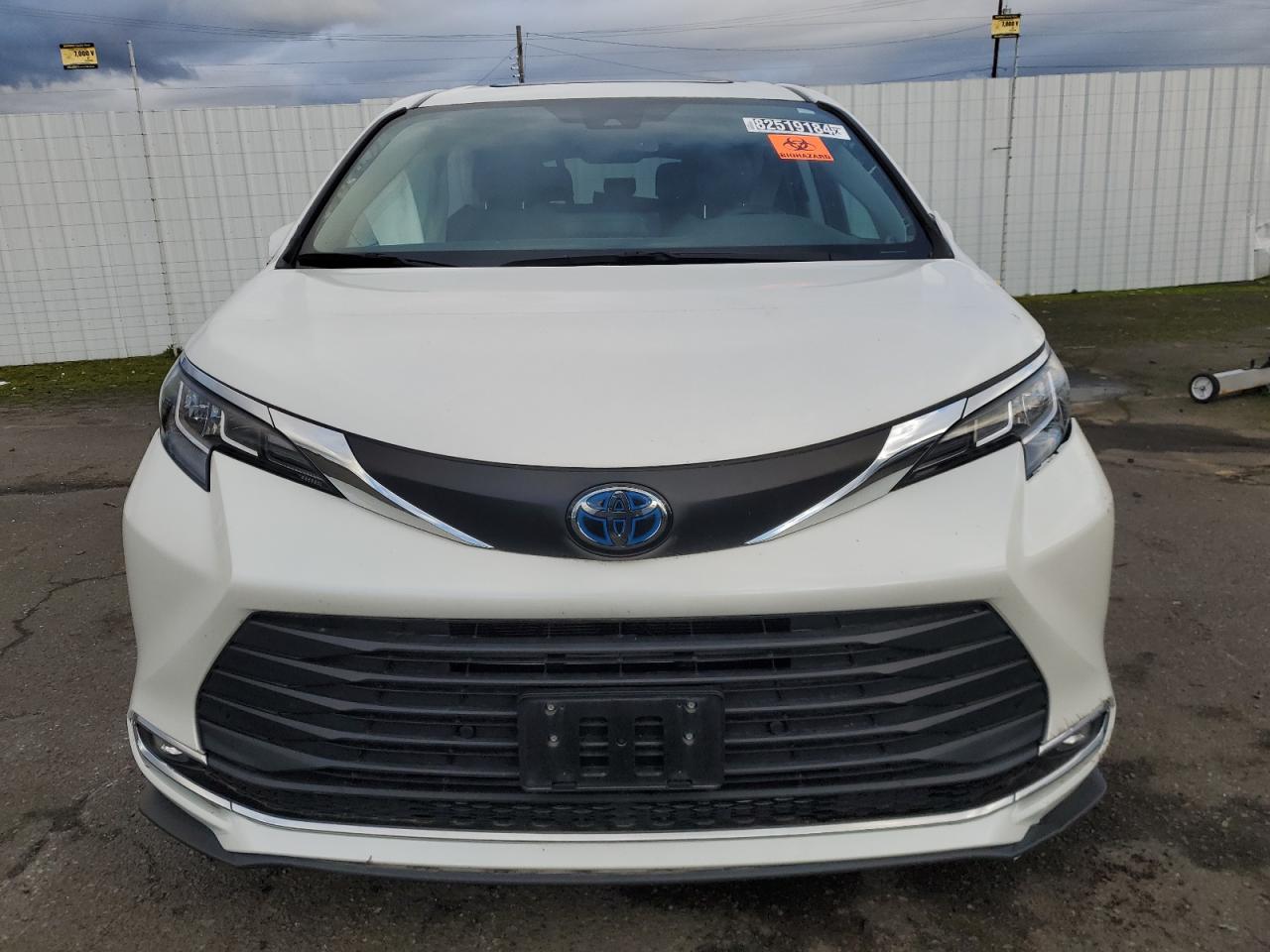 2021 Toyota Sienna VIN 5TDYRKEC7MS053157 Copart auction photo, all over damage thumbnail 5