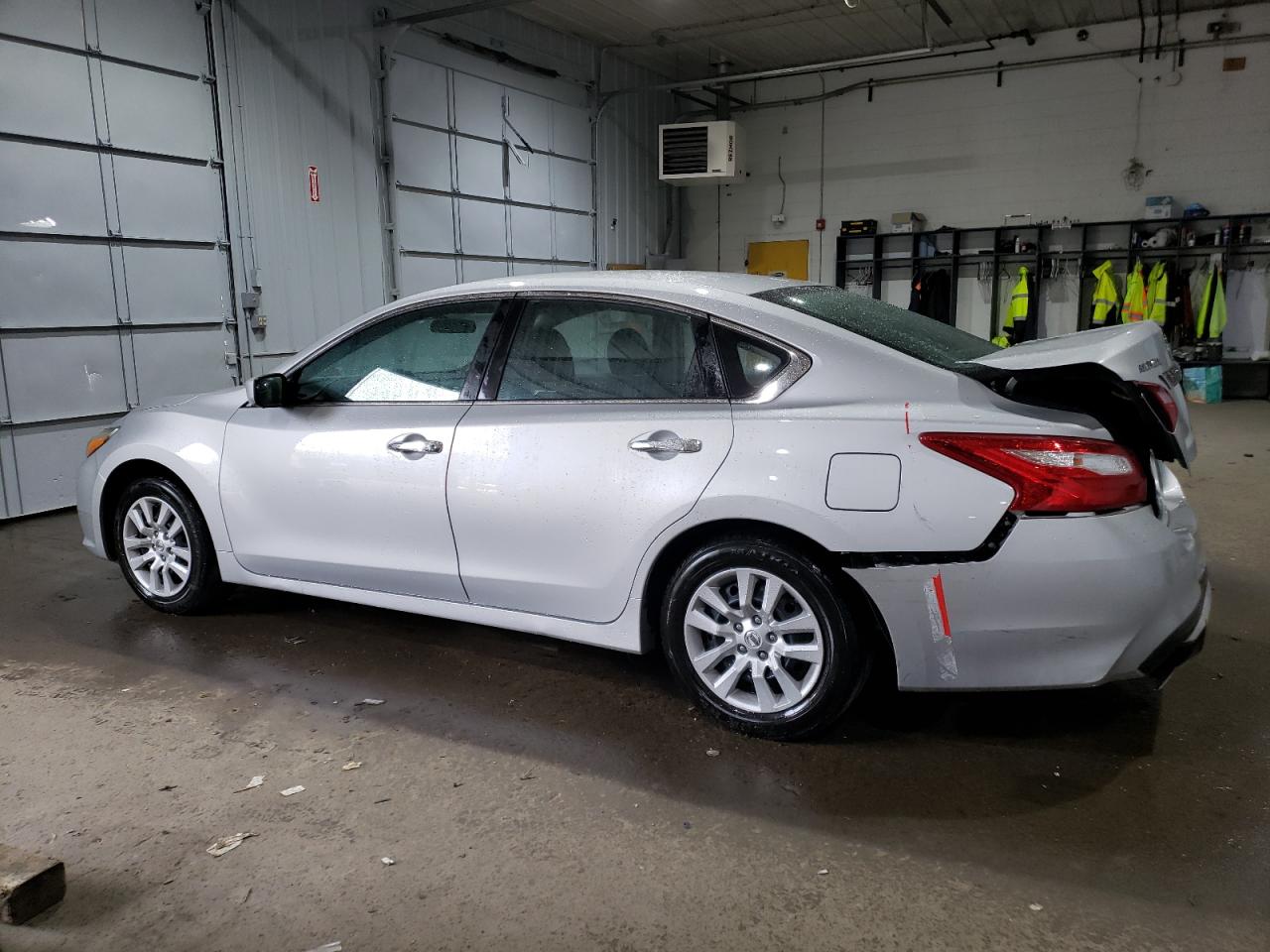 2017 Nissan Altima VIN 1N4AL3AP4HN347571 Copart auction photo, rear end / minor dent/scratches damage thumbnail 2