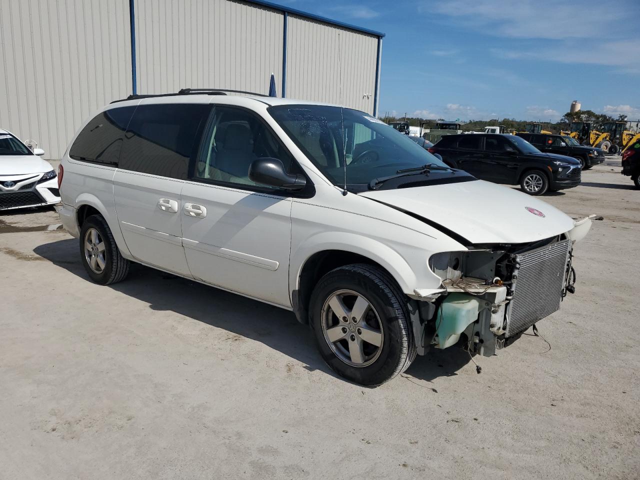 2007 Dodge Caravan VIN 2D4GP44L47R292762 Copart auction photo, front end damage thumbnail 4