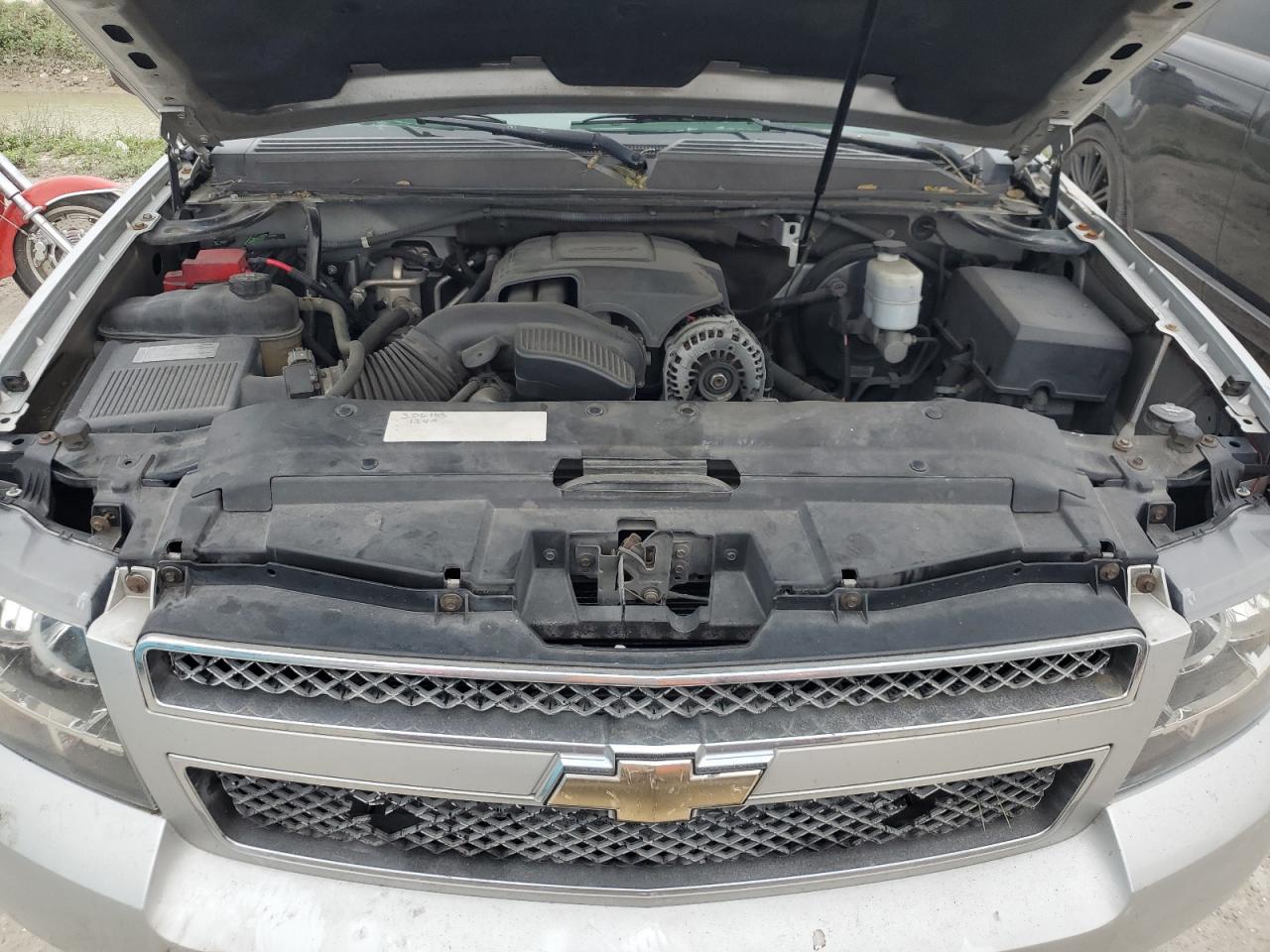 2010 Chevrolet Suburban VIN 1GNUCJE08AR133956 Copart auction photo, water/flood damage thumbnail 12