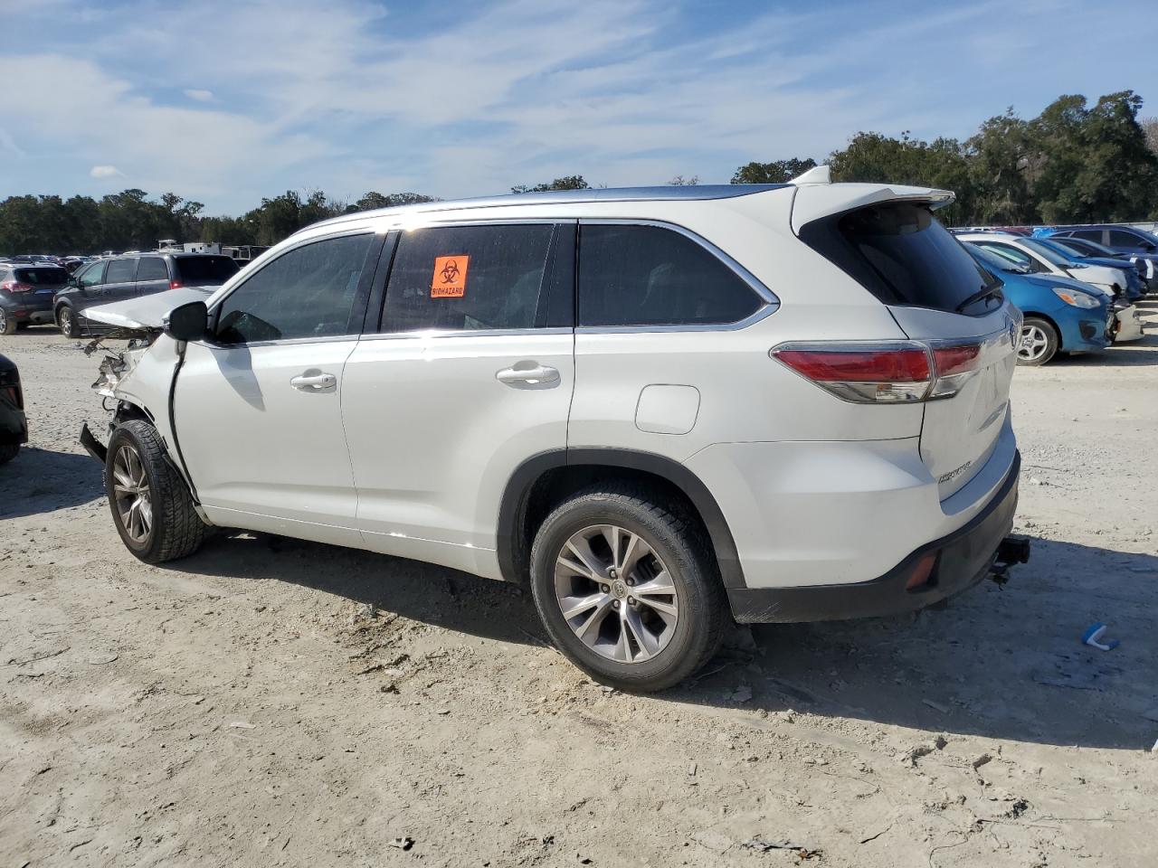 2015 Toyota Highlander VIN 5TDKKRFH6FS104454 Copart auction photo, front end / minor dent/scratches damage thumbnail 2