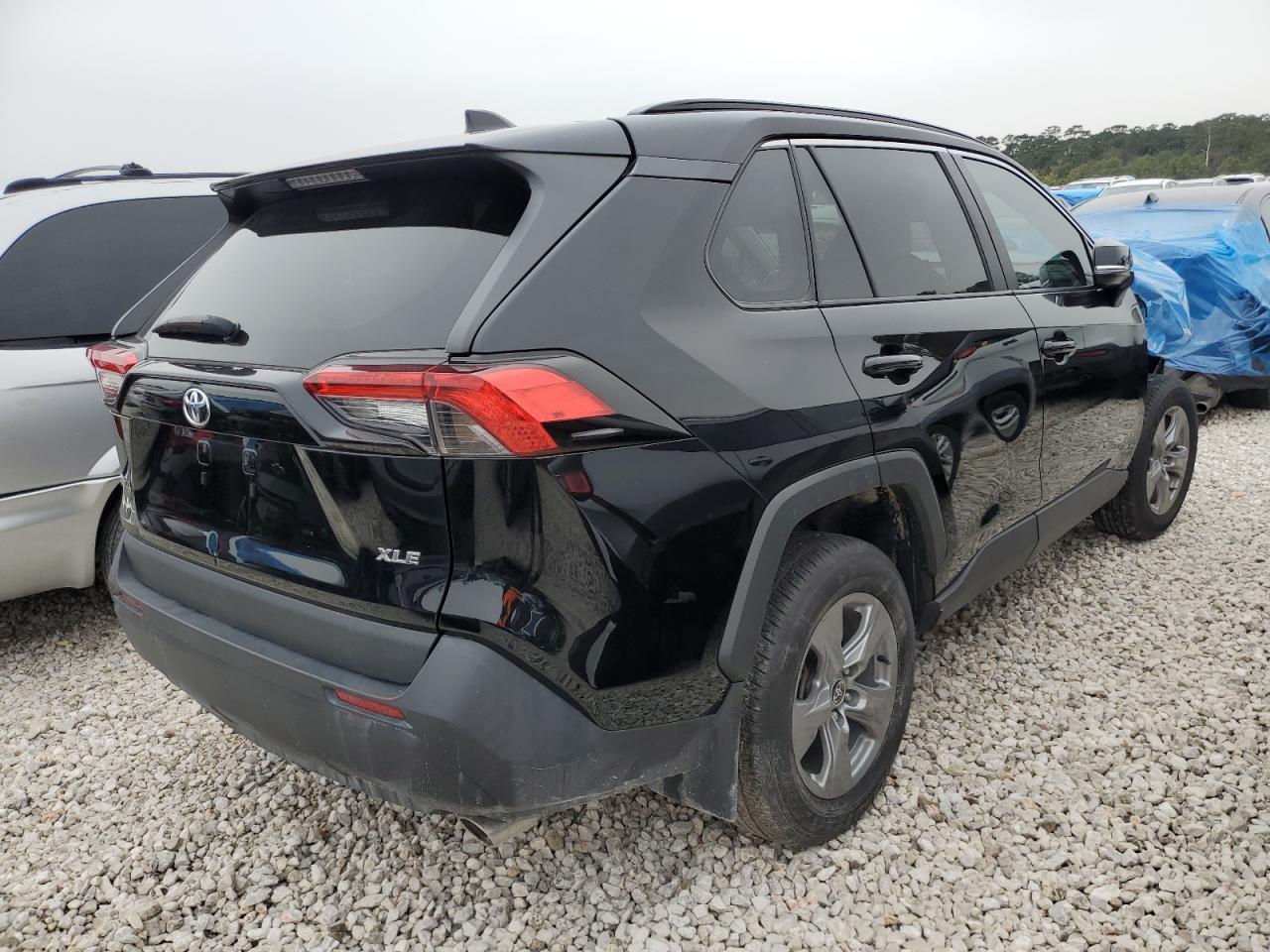 2022 Toyota RAV 4 VIN 2T3W1RFV2NC190841 Copart auction photo, front end / side damage thumbnail 3