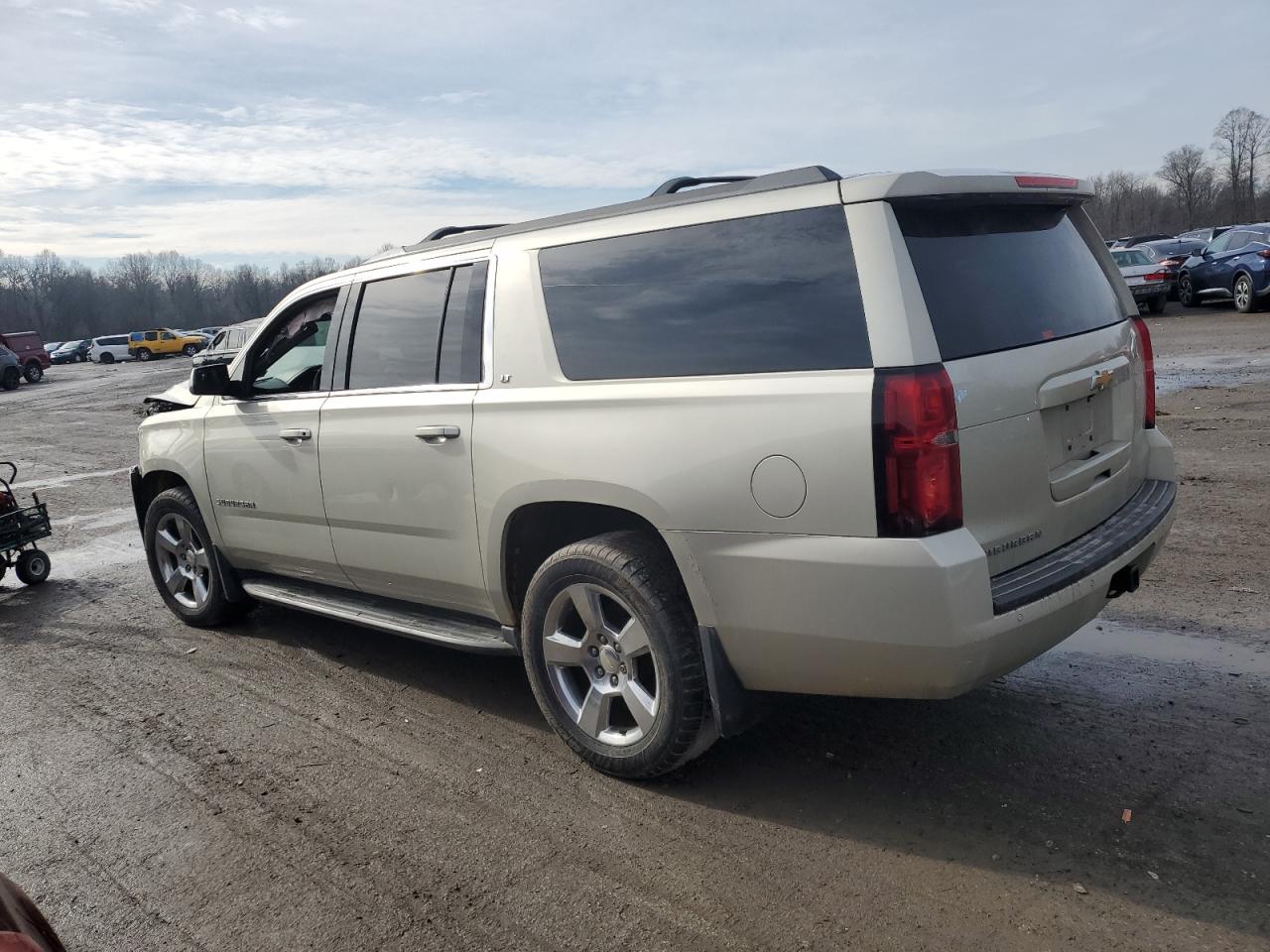 2016 Chevrolet Suburban VIN 1GNSKHKC3GR426979 Copart auction photo, front end damage thumbnail 2