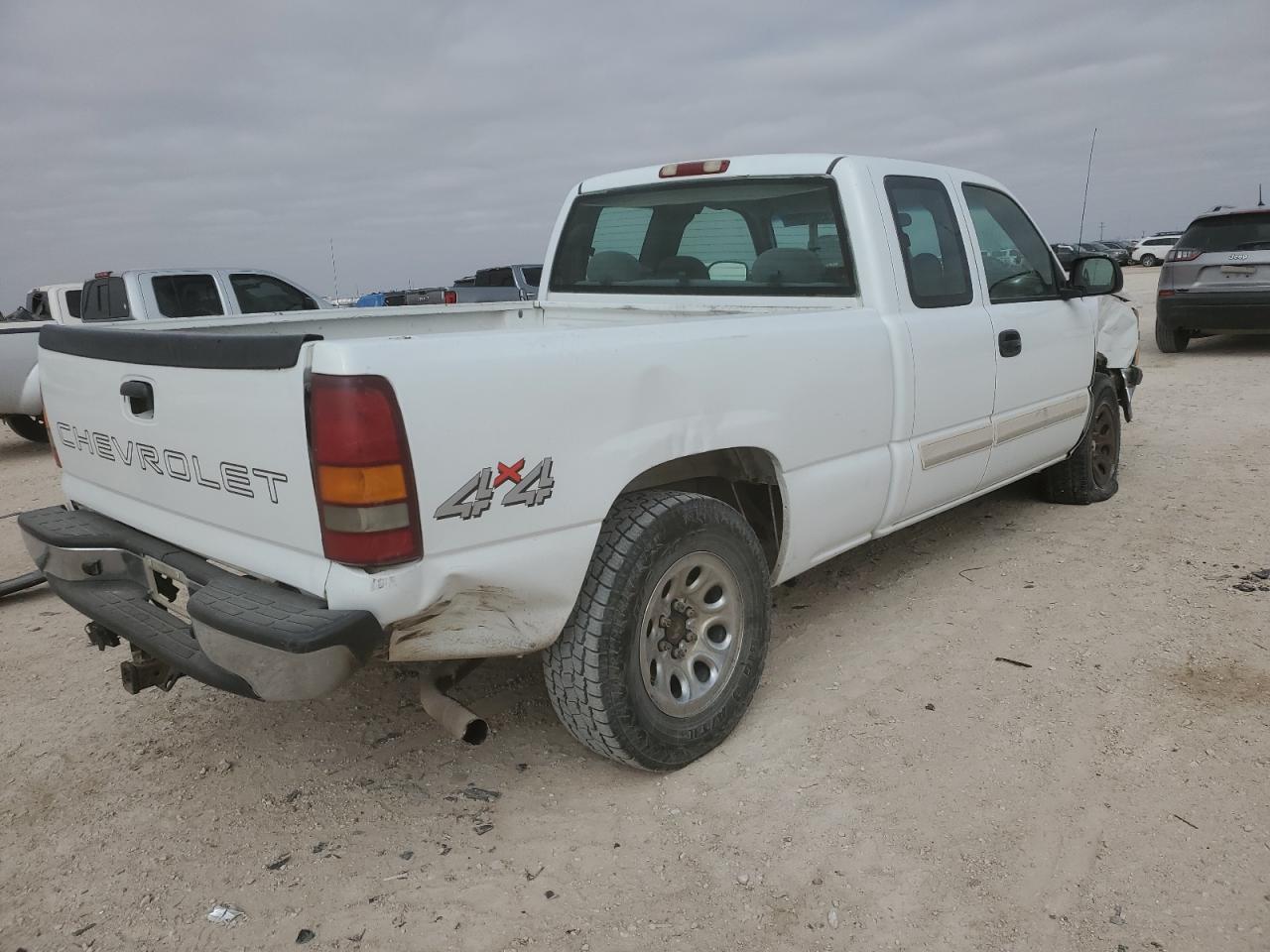 2005 Chevrolet Silverado VIN 1GCEK19V05E149295 Copart auction photo, side damage thumbnail 3